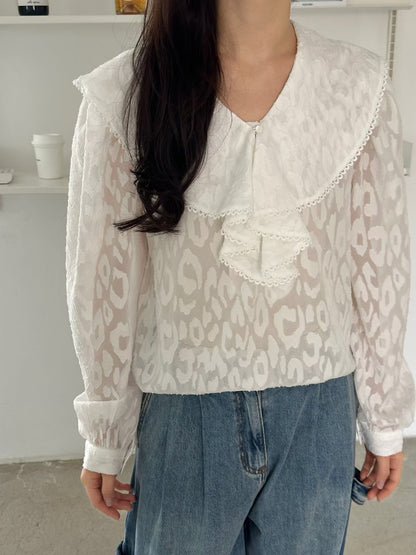 💕 Sheer Leopard Lace Sailor Blouse

輕透豹紋蕾絲 × 復古水手領設計
