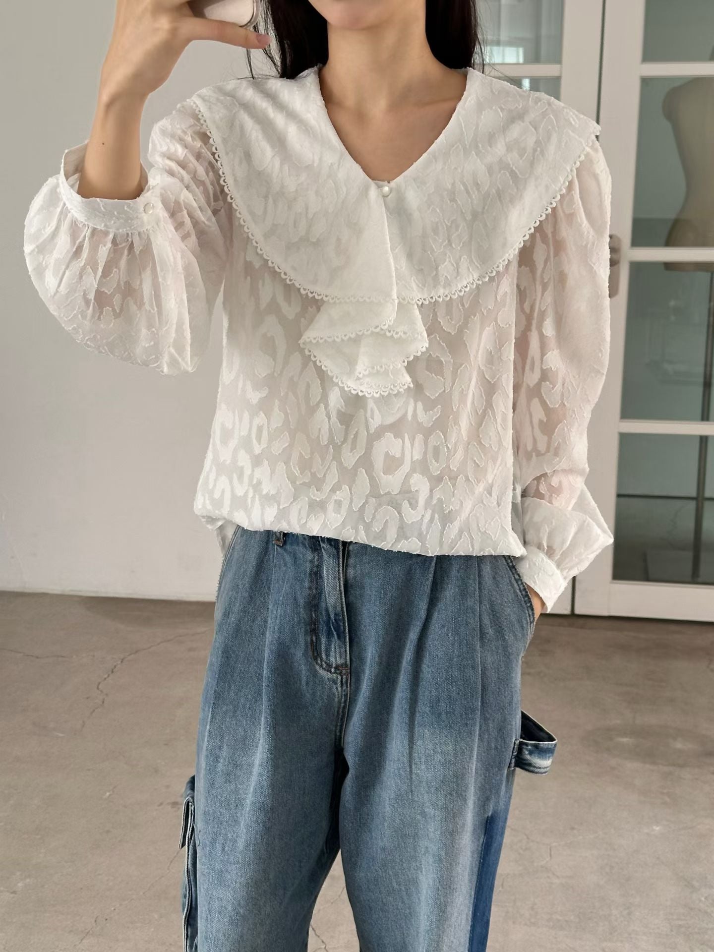 💕 Sheer Leopard Lace Sailor Blouse

輕透豹紋蕾絲 × 復古水手領設計