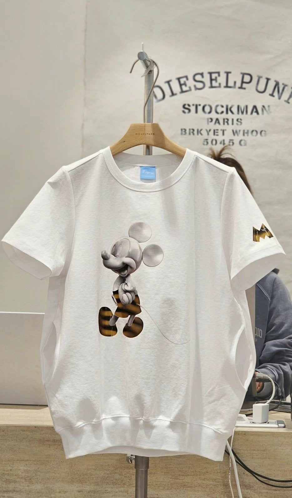 ･:,｡★＼Sincere April 29 FB/IG Live/★,｡･:･ﾟ Mickey 正版 幻彩圖案Tee