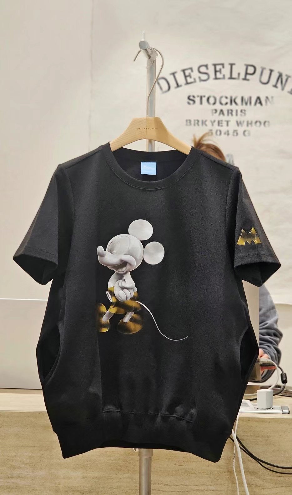 ･:,｡★＼Sincere April 29 FB/IG Live/★,｡･:･ﾟ Mickey 正版 幻彩圖案Tee