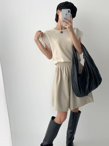 Everyday Elegance with a Twist  優雅荷葉袖上衣