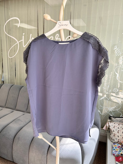 5 June Live A08 Lace Sleeves Blouse