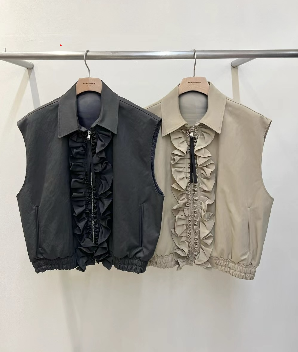 Sculptural Grace in Every Ruffle 型格荷葉拉鍊設計背心